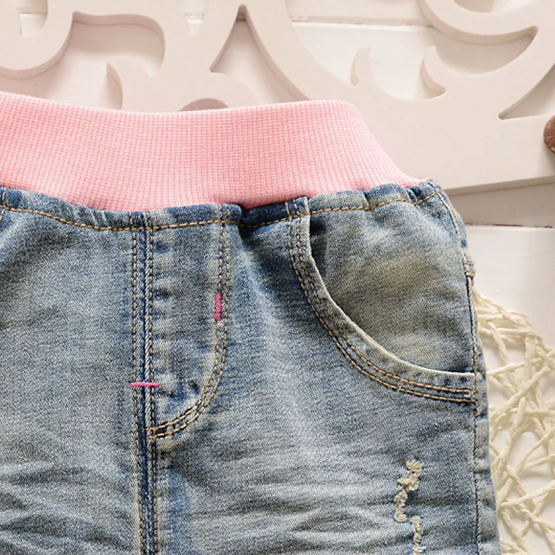 Джинсы для девочек рваные джинсы с мультяшным рисунком повседневные детей брюки