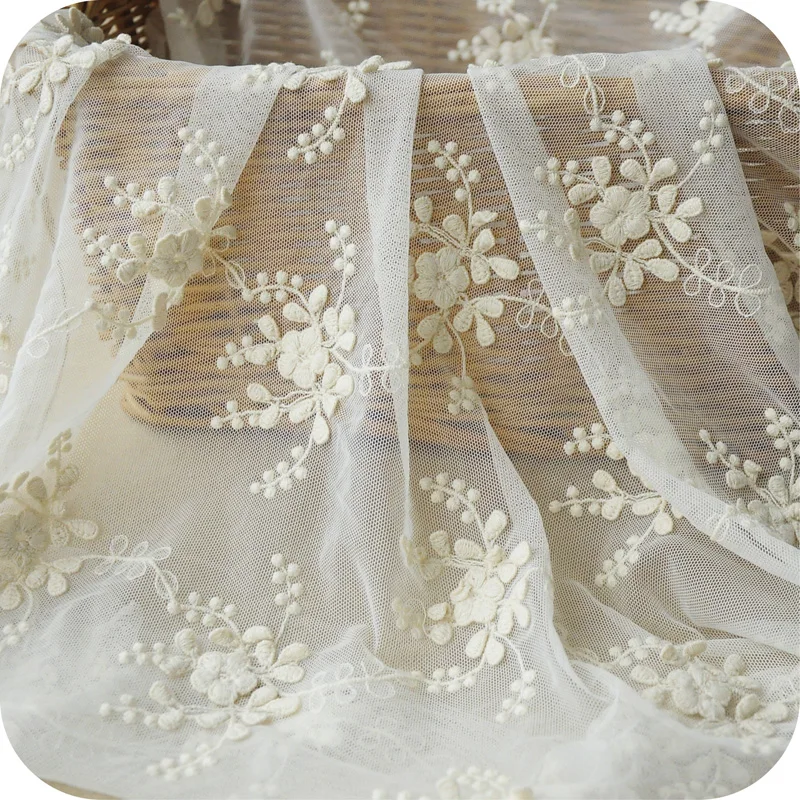 Белая кружевная ткань двора хлопковая цвета слоновой кости с вышивкой