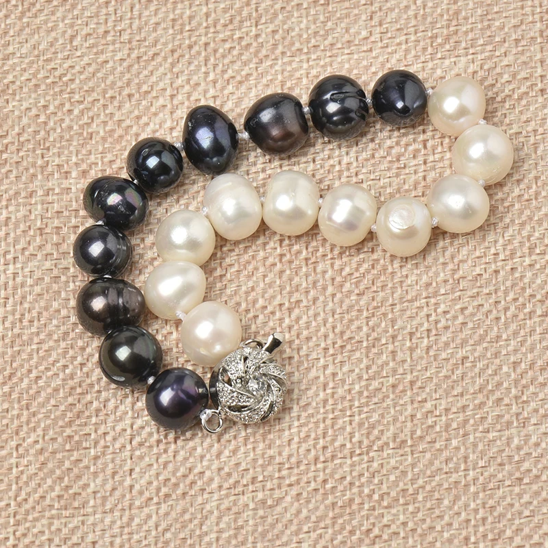 Браслет из натурального пресноводного жемчуга 9-10 мм имеет бусины чистого