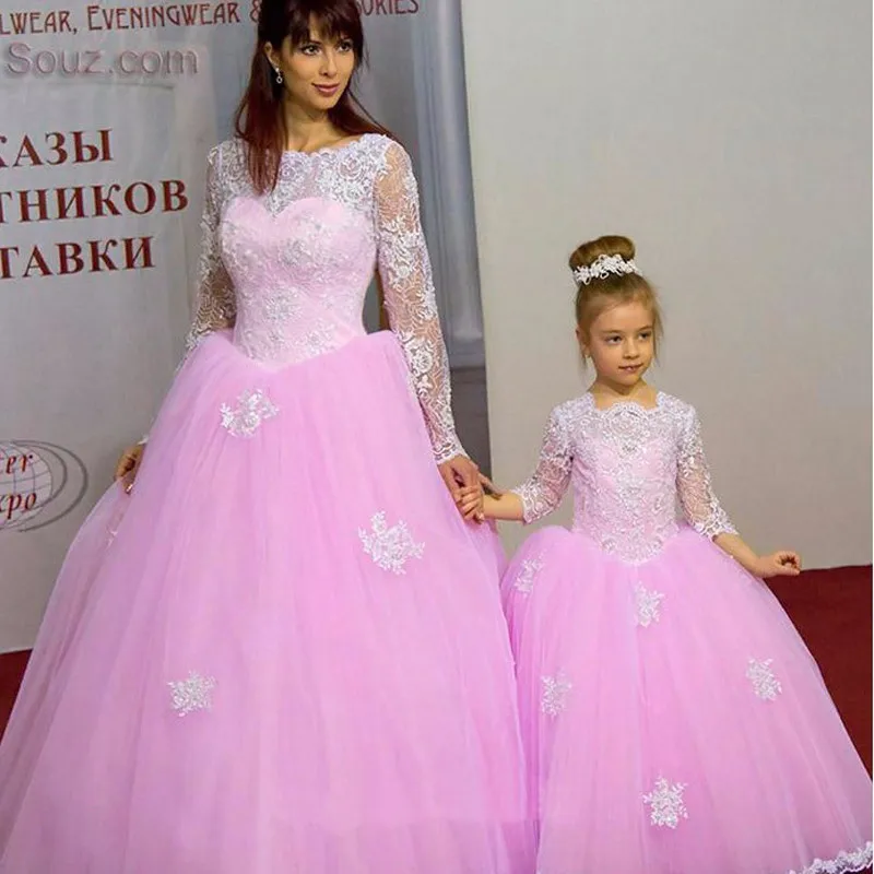 Новые розовые пышные фатиновые платья для мамы и дочки вечерние с длинным