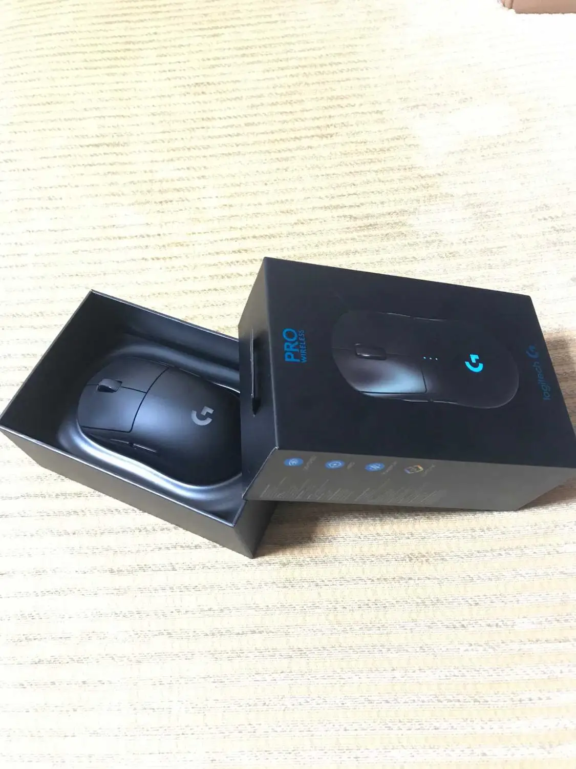 Используется Беспроводная игровая мышь для eSports Hero16K с датчиком RGB освещения 16000 dpi Беспроводная зарядка