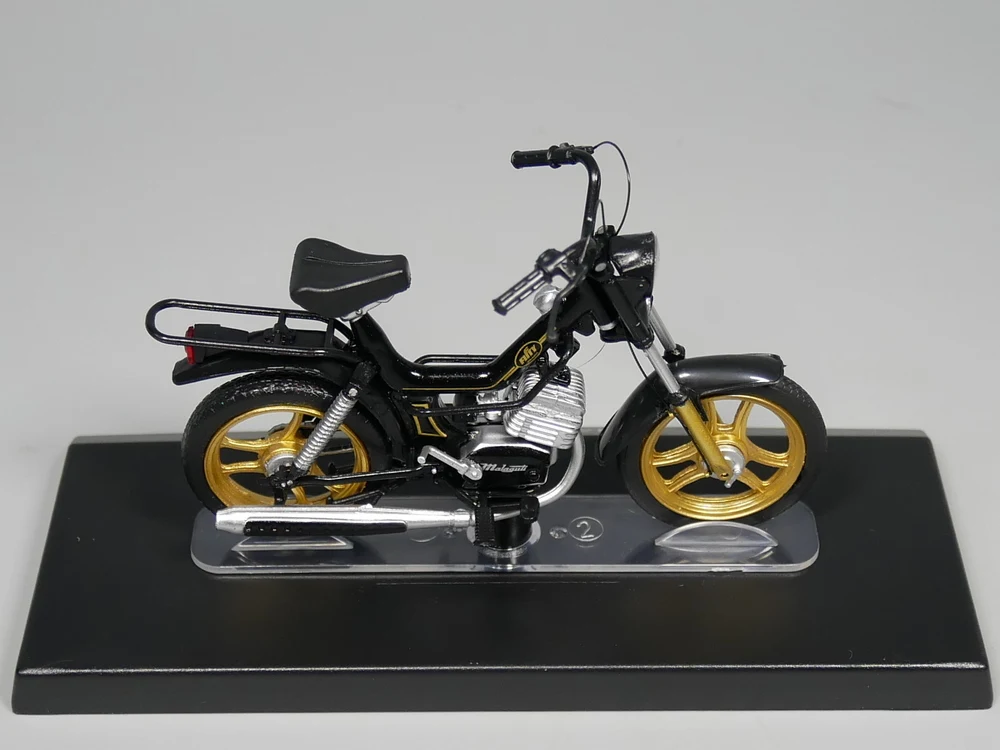 Авто ИНН 1:18 Масштаб мотоцикл MALAGUTI пятьдесят литая модель| |