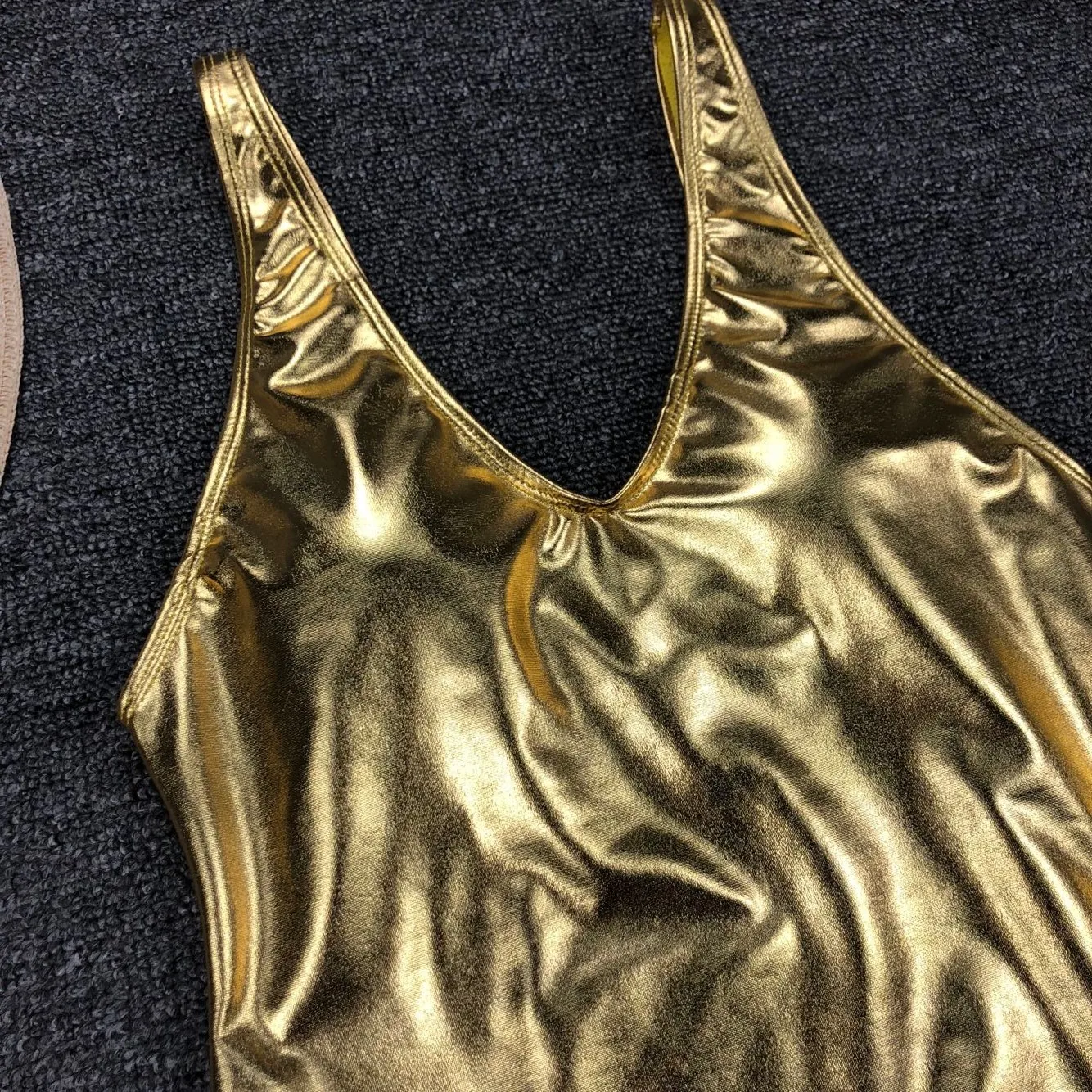 Женский купальник простой сексуальный блестящий золотой купальный костюм для