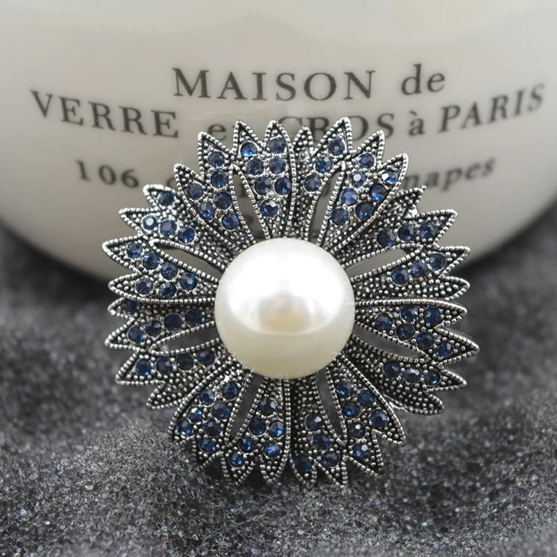 

Free Shipping Beautiful Full Stone Flower With White Pearl Brooch