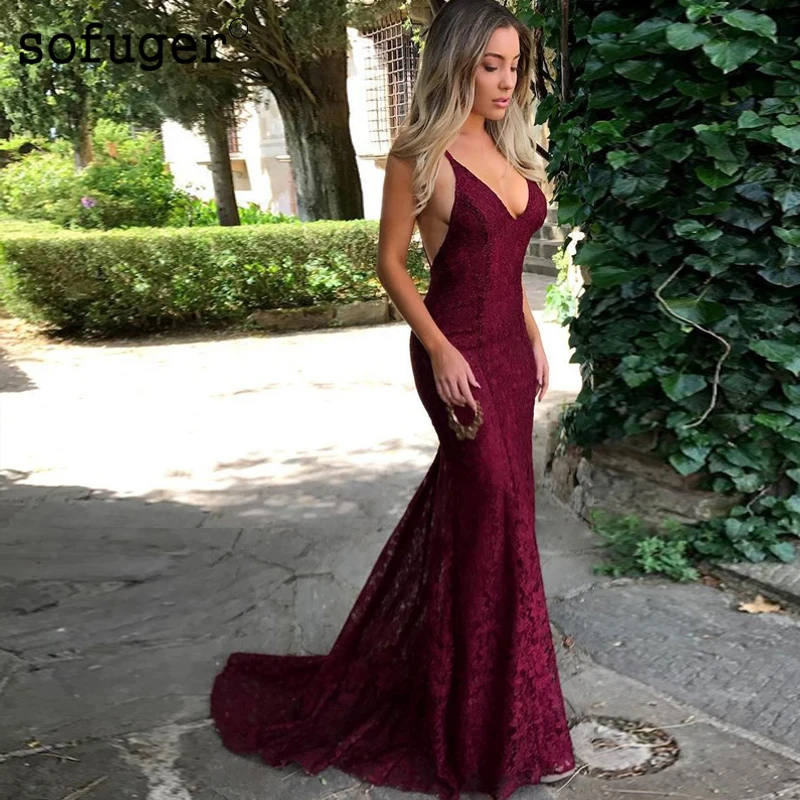 Вечерние кружевные платья бордового цвета с открытой спиной и V образным вырезом