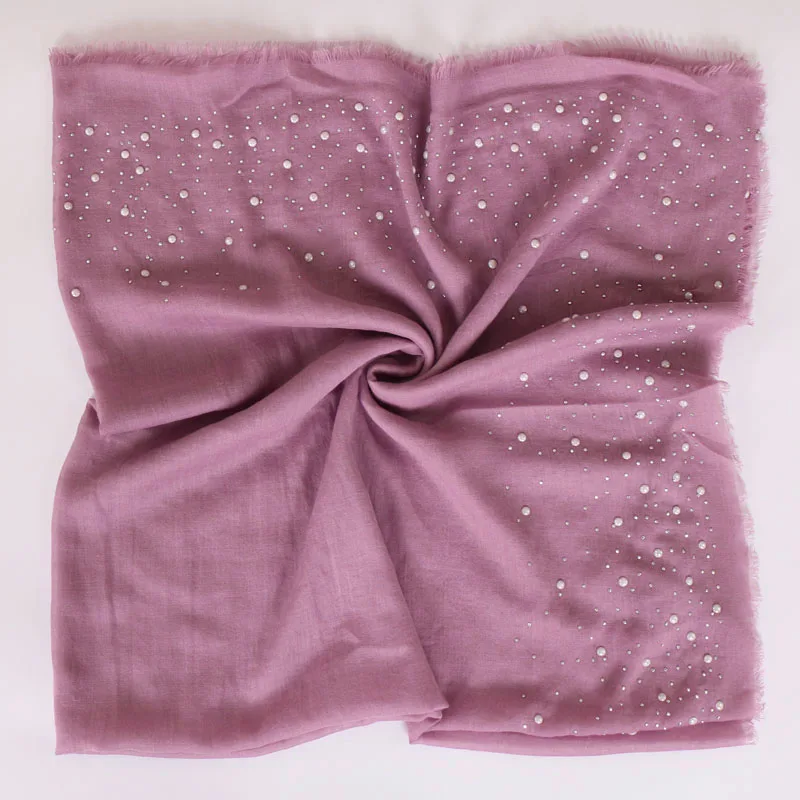 Простой железной жемчужные бусы вставленные в квадратный с кисточками шаль из