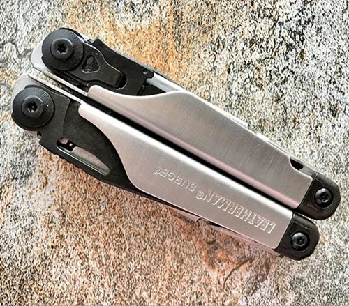 Black-Silver Мультитул LEATHERMAN-Surge Heavy Duty с высококачественными сменными кусачками и пружинными ножницами, черный/серебристый с прем - Цвет: Black-Silver
