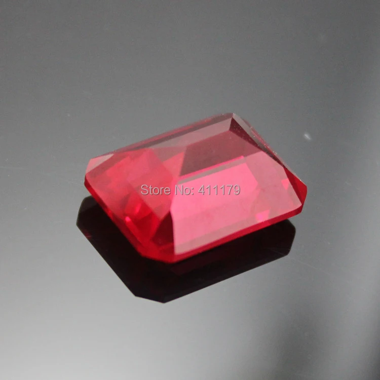 Ограненные красными бриллиантами камни розовые красные качество AAA