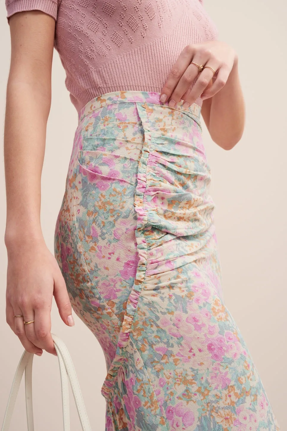 Женская юбочка средней длины с цветочным принтом | одежда