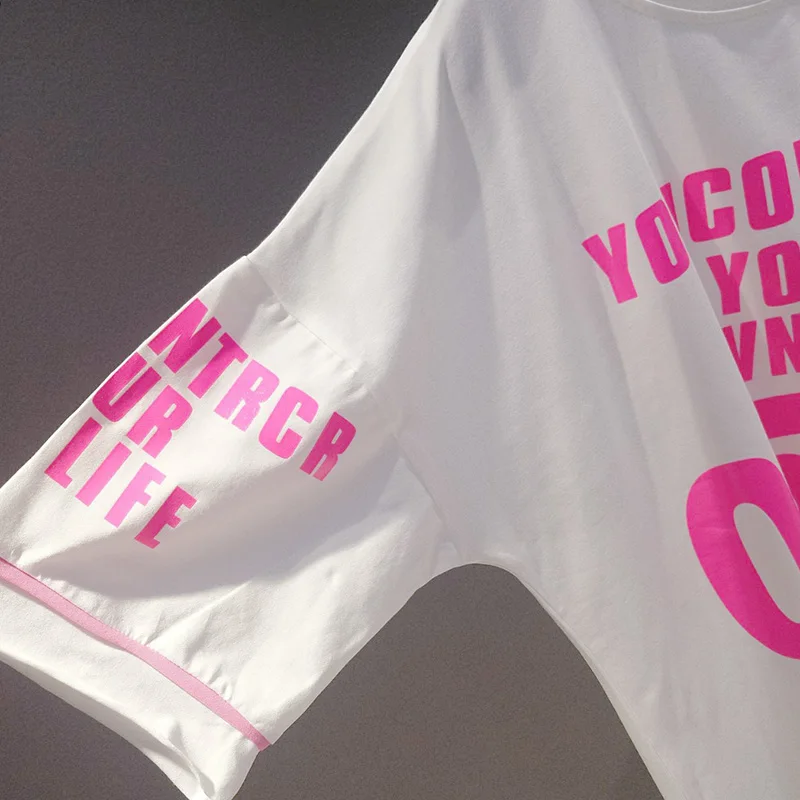 Студенческие корейские шикарные футболки с буквенным принтом новые летние топы