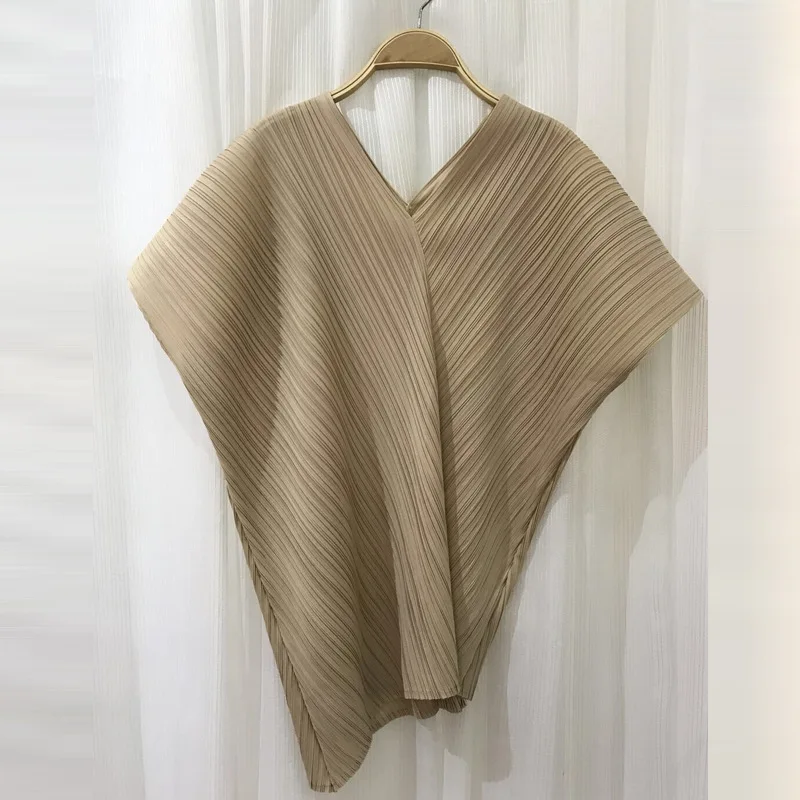 Женский плиссированный пуловер LANMREM с коротким рукавом и треугольным вырезом