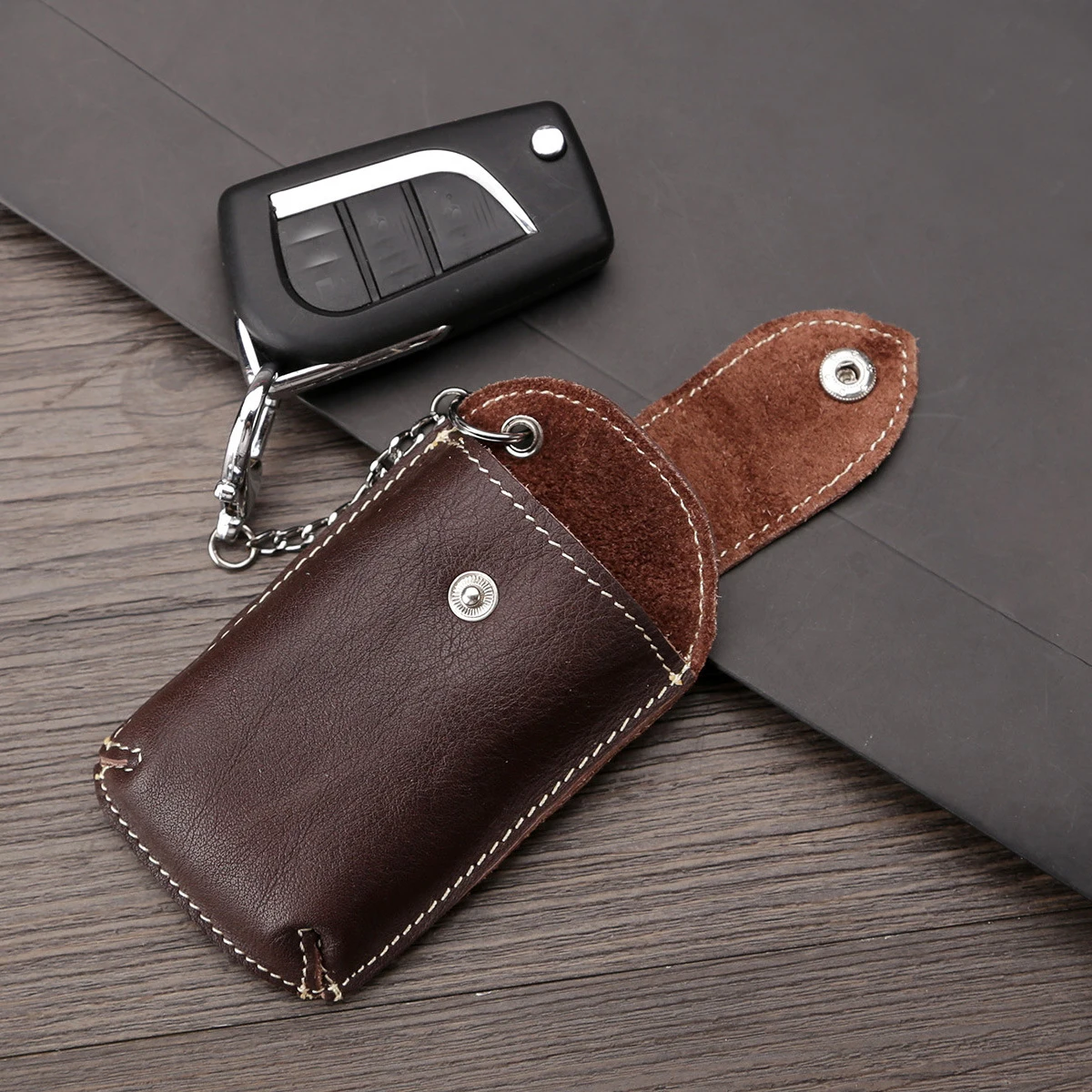 

eTya Brand New Genuine Leather Men Key Holder Organizer Car Keys Wallets Women Vintage Mini Car Key Case Housekeeper Soft