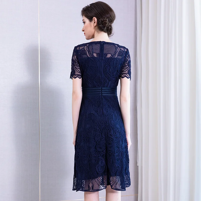 Платье женское летнее коктейльное с круглым вырезом и вышивкой | Женская одежда
