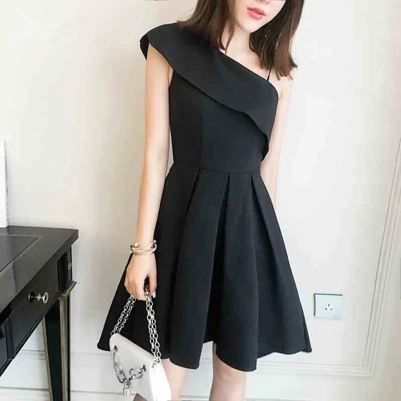 Настоящая фотография одно плечо черного атласа без рукавов Асимметричный