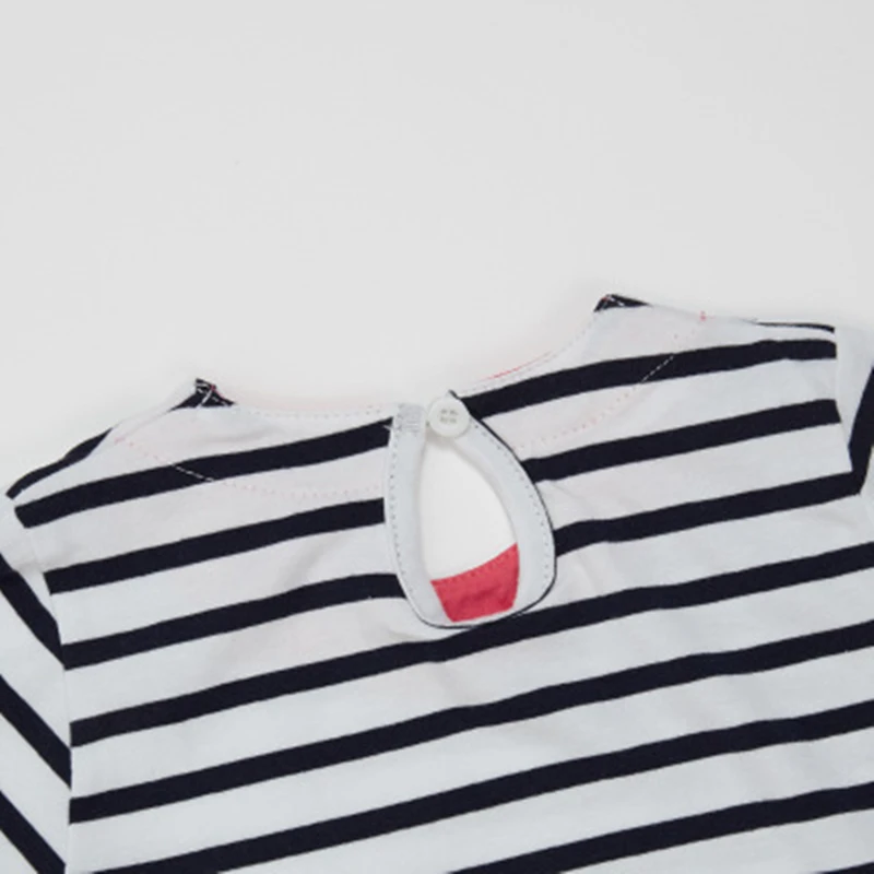 Детское хлопковое платье в черно-белую полоску средней длины с длинными рукавами