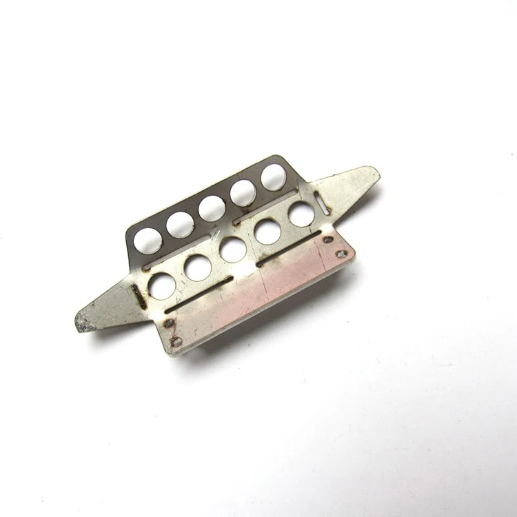 Metal guard board Металла передний бампер/охранник плата для MN модель 1:12 D90 D91 детали для обновления радиоуправляемой машинки Запчасти защиты металла плита передний бампер с 2 крючками - Цвет: Metal guard board