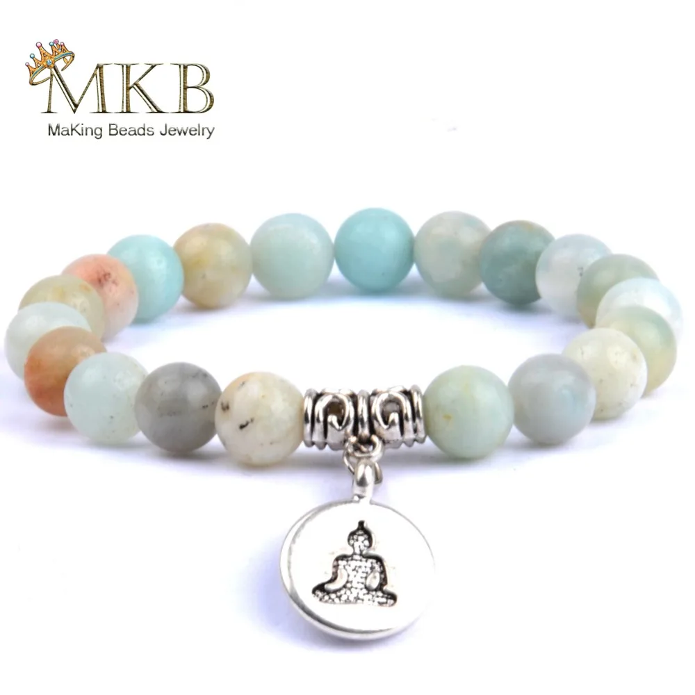 Мужской натуральный камень тигровый глаз украшенный бисером маленький амулет