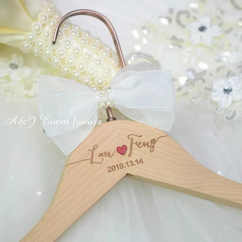 2pcs lot unique Custom Name Wooden Red heart Bride Groom dress Hanger couple birthday gifts Personalized Bridesmaid gift | Дом и сад