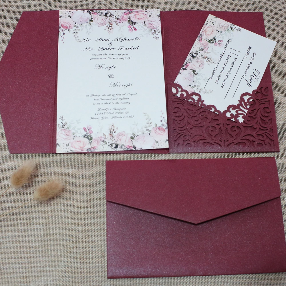 Свадебное приглашение в стиле бордового конверта с фотографией и лентой