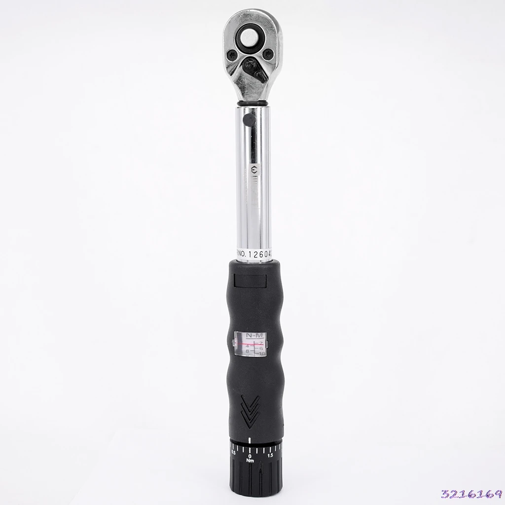 Динамометрический ключ ручной гаечный с набором из 9 торцевых насадок и коробки