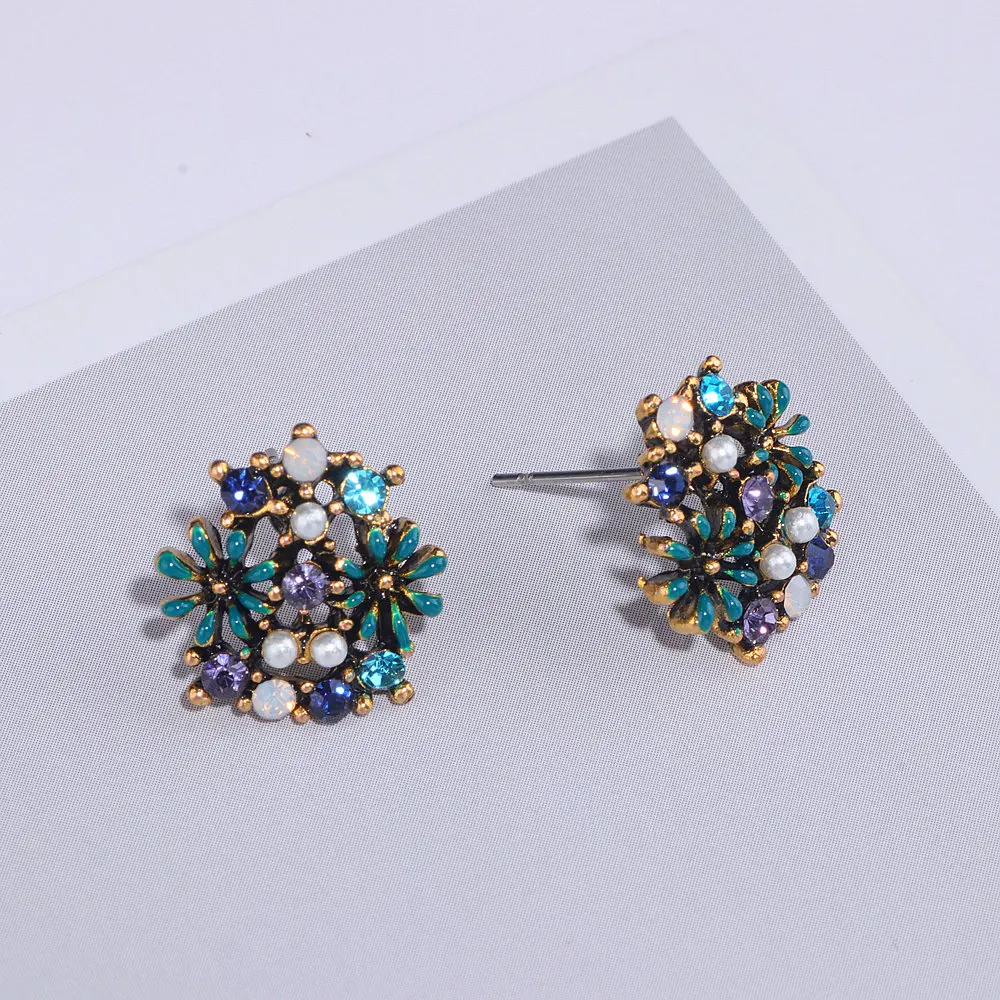 Vintage Sweet Cute Flower Stud Earrings for Women New Fashion Pearl Crystal Earrings Femme Brincos Wholesale Jewelry WX195