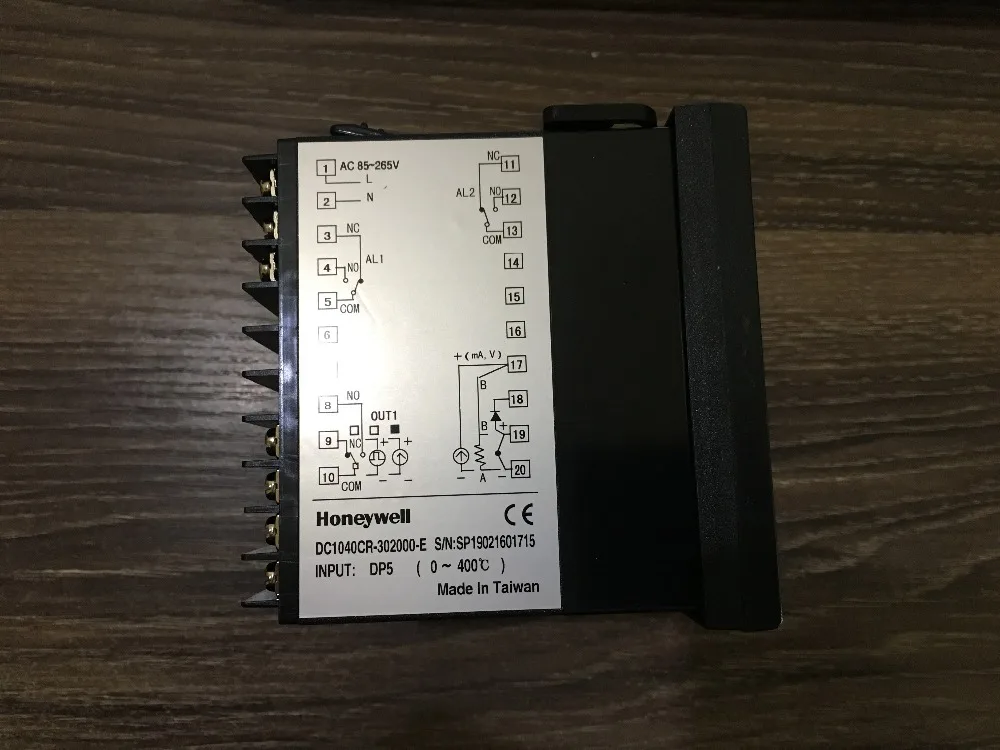 

New original authentic DC1040CR-302000-E Temperature Controller