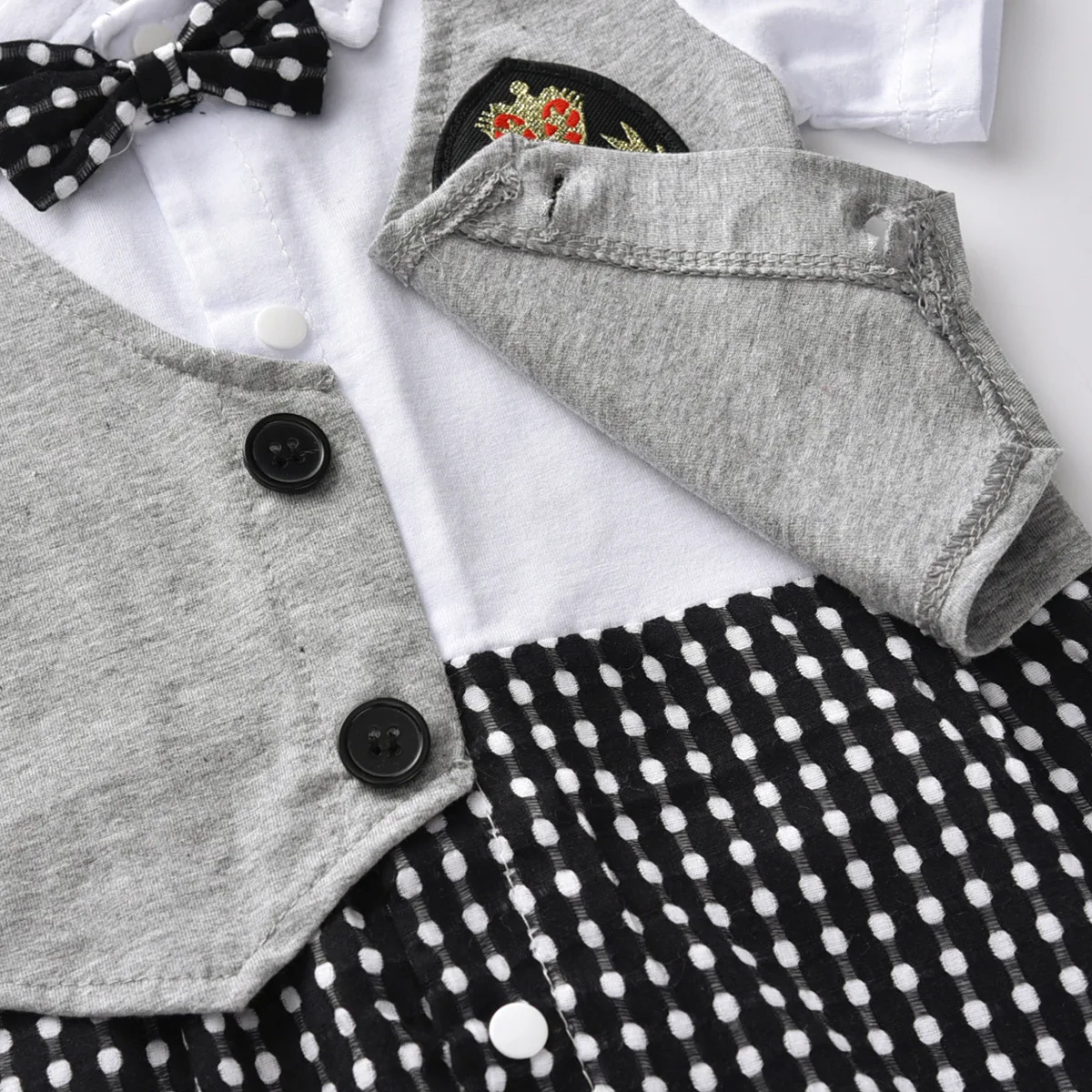 19B040 Children's clothes baby hardy children jumpsuit Crawl boy tie gentleman badge fake two pieces of |