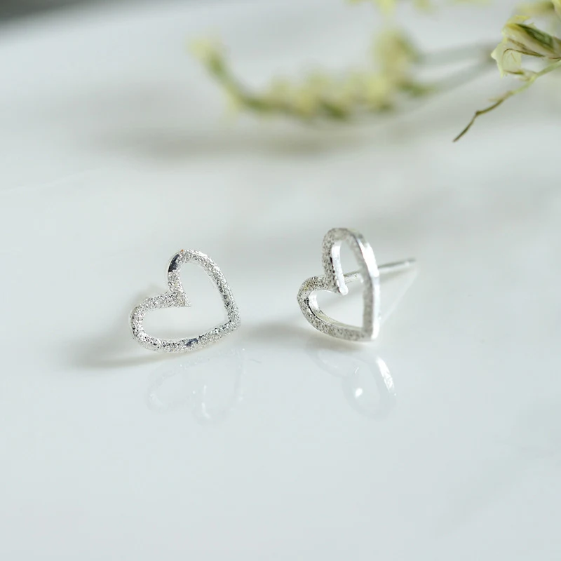 Серьги гвоздики в форме скраба S925 pure svlove с вырезами элегантные маленькие женские