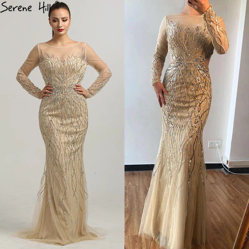 Женское платье для выпускного вечера золотистое с длинными рукавами и блестками