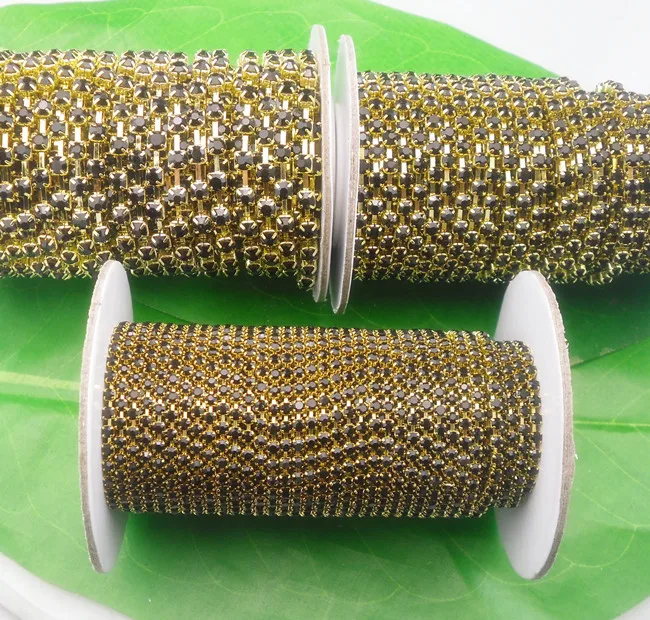 Модный костюм с аппликацией коннектор из черного кристалла со стразами золотая