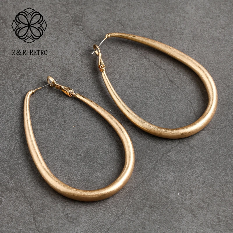 Цвета: золотистый серебристый Цвет в форме капли воды серьги со шпилькой для