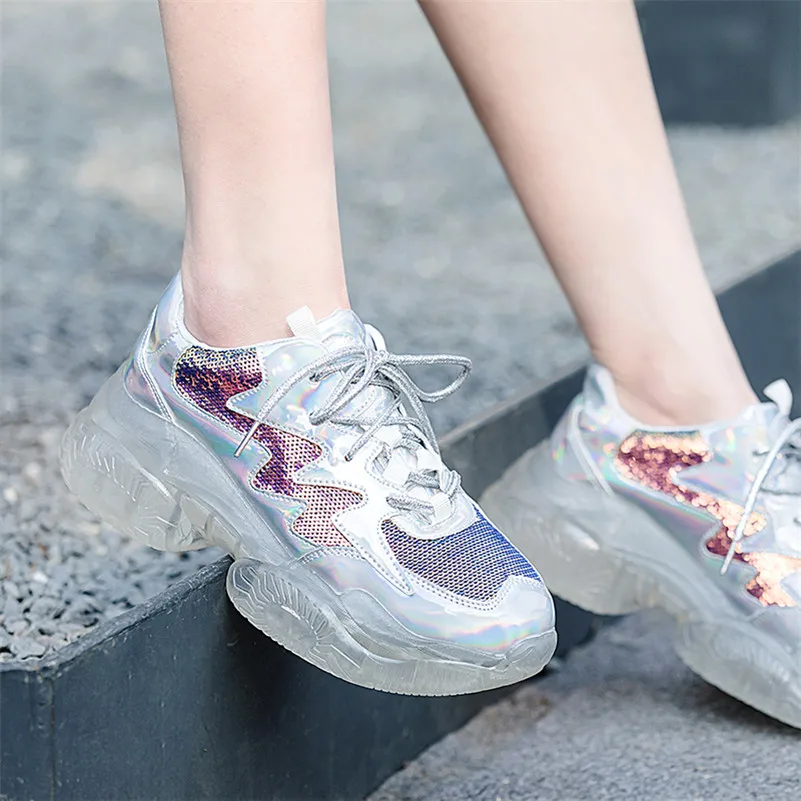 Женские кроссовки FEDONAS черные на плоской подошве с перекрестной шнуровкой для