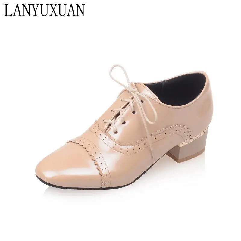 Женские туфли из лакированной кожи на шнуровке с квадратным носком | Обувь