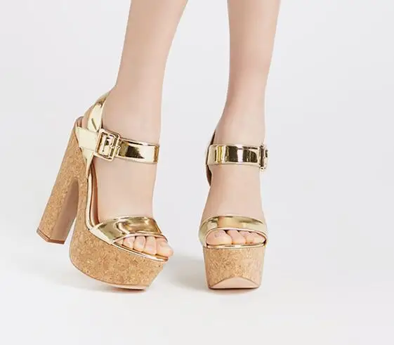 Новейшая модель женские босоножки на высоком каблуке из золотистой кожи