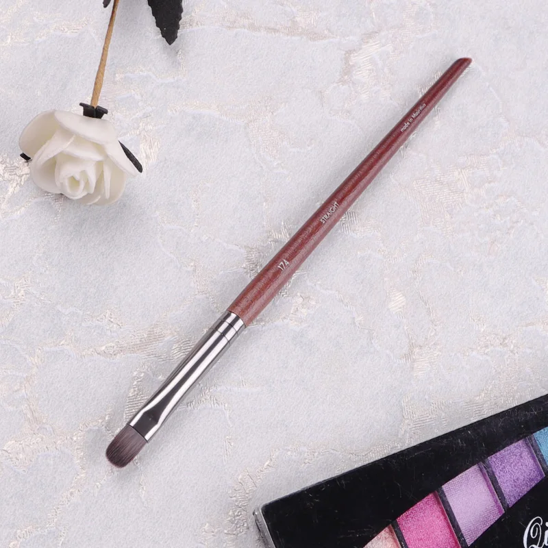

High Quality Wood Handle #174 Small Firm Flat Concealer Makeup Brush Professional Cosmetic Tool