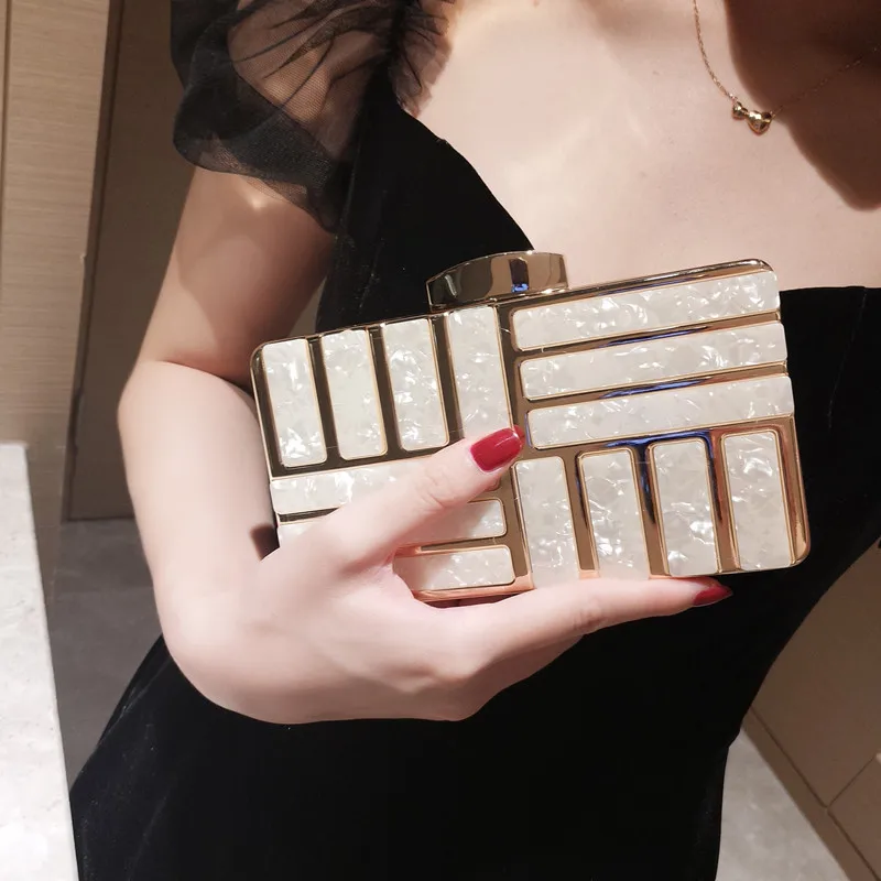 Женский Вечерний Клатч золотистого цвета с цепочкой на ремне Женская сумка через