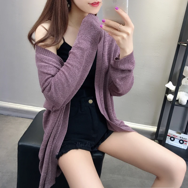 Женский трикотажный кардиган с V-образным вырезом короткий длинными рукавами для