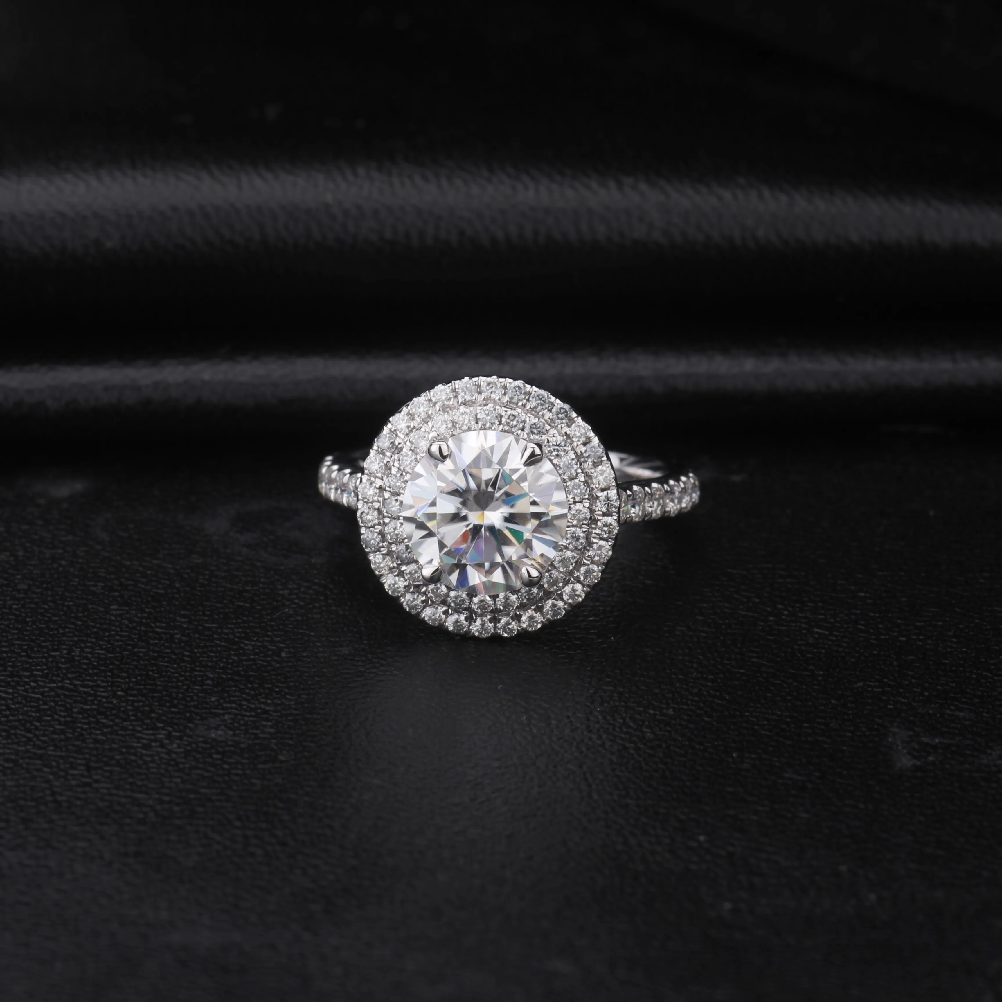 Роскошное 4 когти Твердое 18K Белое Золото 1.5ct круглое Moissanite бриллиантовое