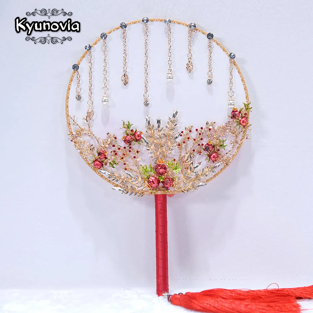 

Kyunovia Pendant Fan Type Bridal Bouquet Crystal Flower Girl Bouquet Gold Bouquet Flower Girl Wand Bridesmaid Bouquet D91