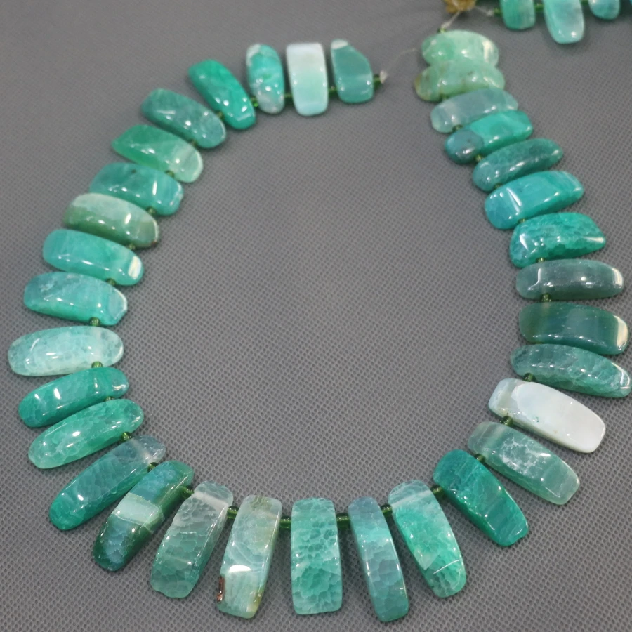 

10x20-30mm 32pcs Green Gems Stone Point Pendant Beaded, Natural Druzy Faceted Stone Beads Gems Connector Pendant, 15.5inch DIY