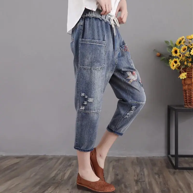 Джинсы женские с вышивкой винтажные светлые брюки султанки из денима со