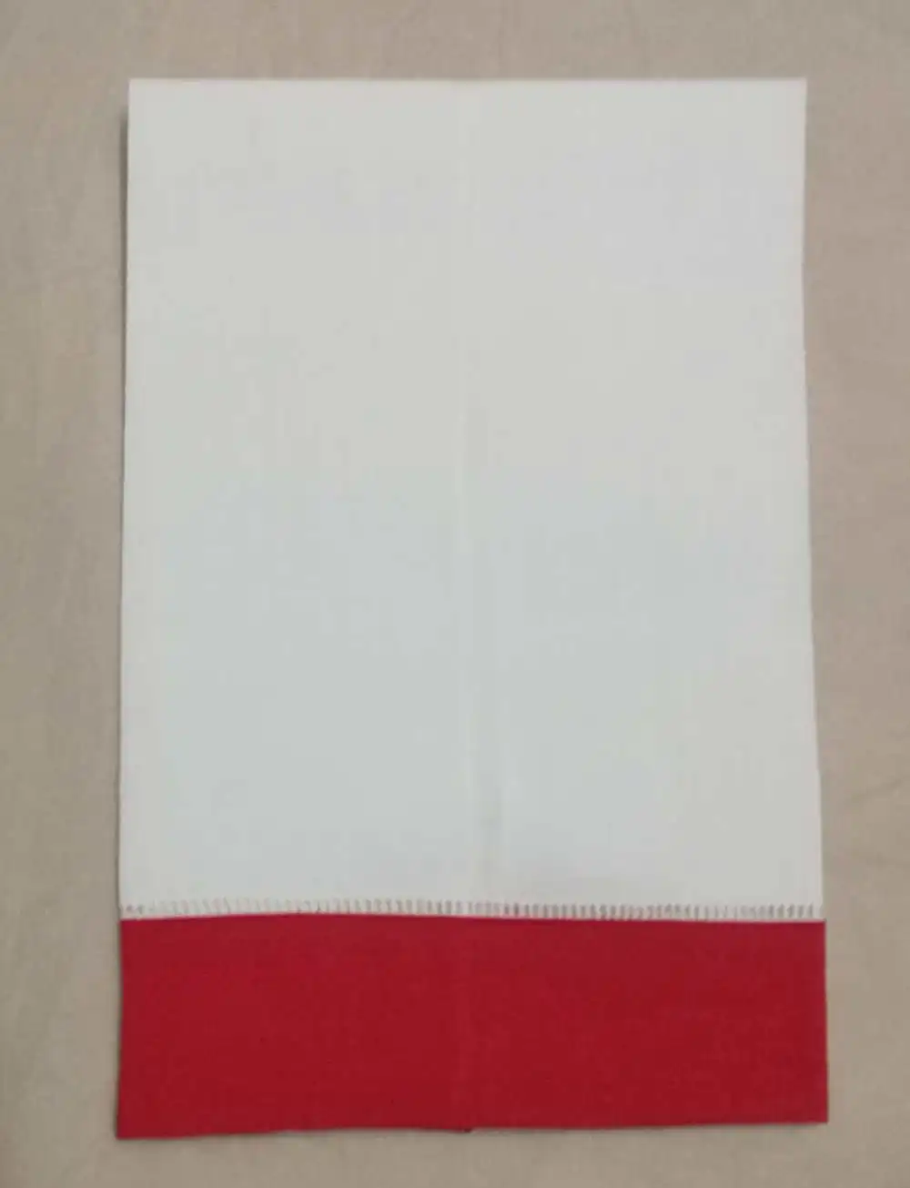 Набор из 48 модных полотенец для гостей белое с цветной каймой полотенце рук