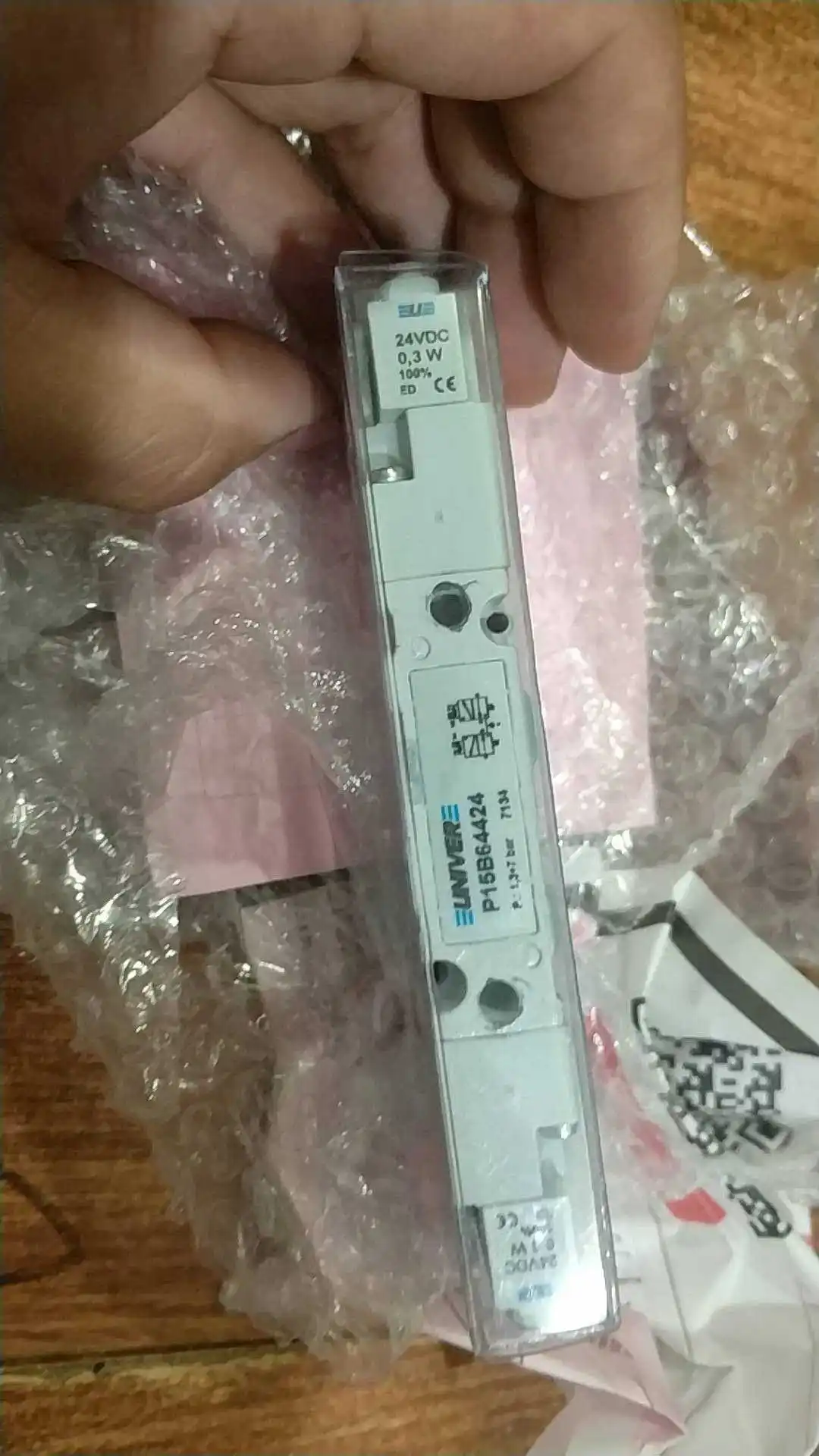 

Итальянский электромагнитный клапан P15B64424 DC24V