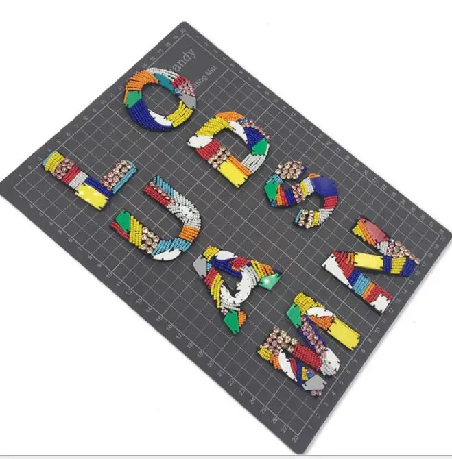 Высокое качество Английский алфавит ручной работы Цветы сшитые бусины