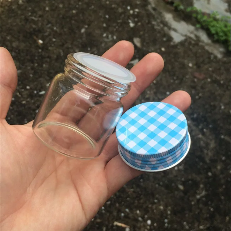 Маленькие стеклянные бутылки с синей металлической закручивающейся крышкой 10