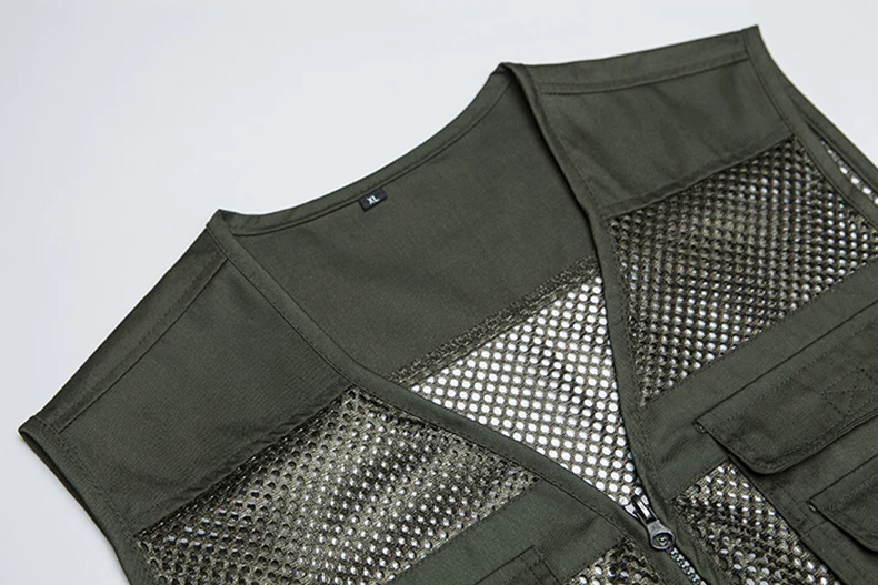 Мужской жилет с несколькими карманами классический однотонный без рукавов для