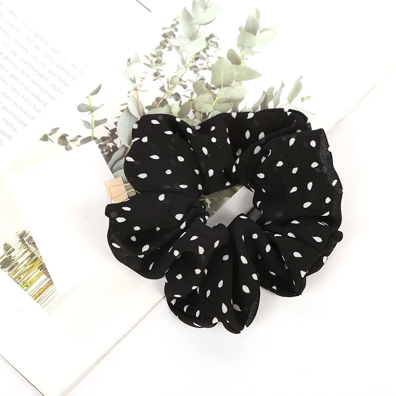 Рисунок 3 - Женские резинки для волос в горошек