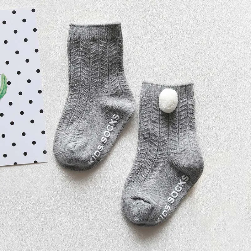 12-24months gray Осенне-зимние детские носки с двойной иглой однотонные Бальные чулки с помпонами хлопковые нескользящие носки для новорожденных мальчиков и девочек - Цвет: 12-24months gray