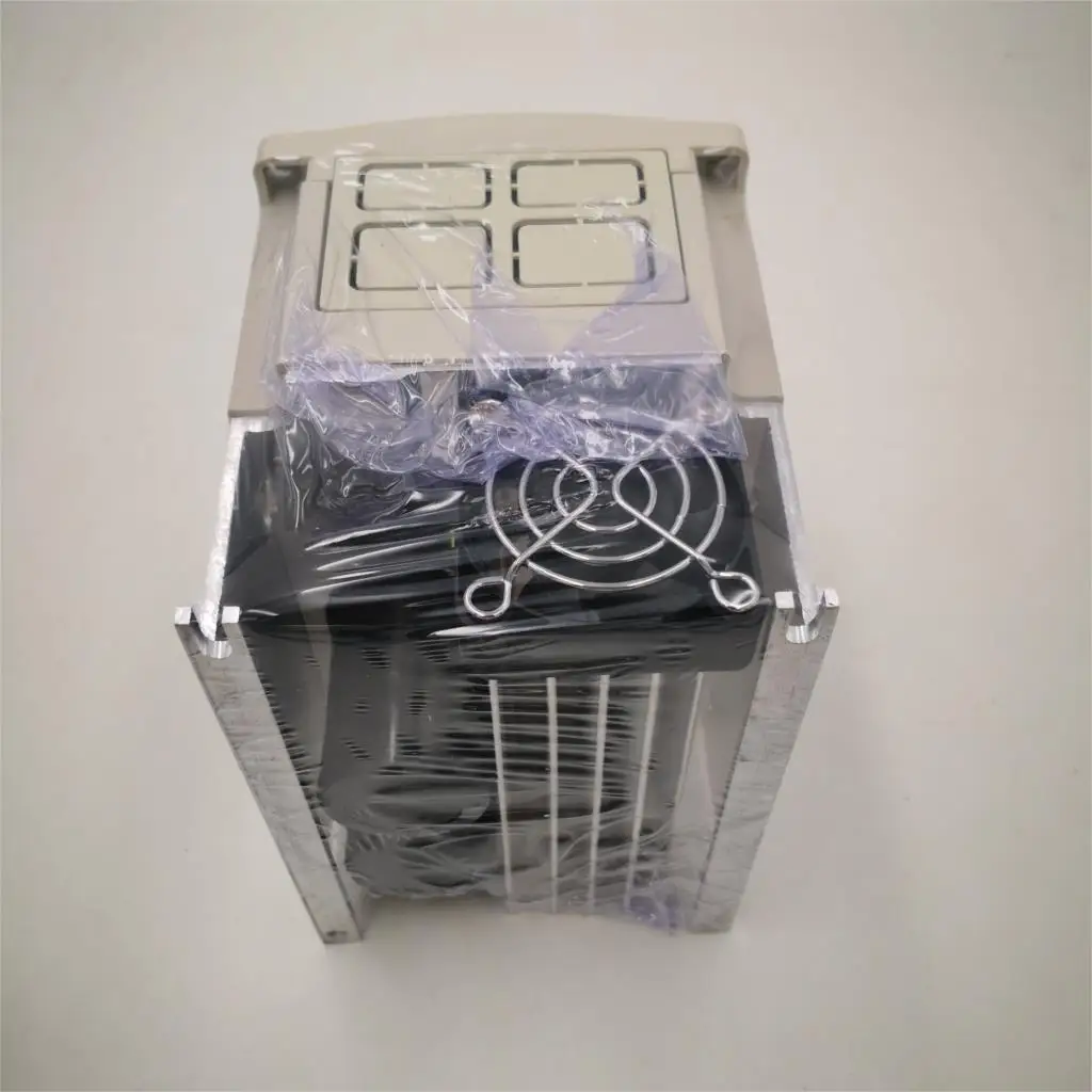 Инвертор VFD ZW-S1-2T 110 кВт/220 кВт однофазный в/в вход и для трехфазного двигателя с кабелем 2 м и внешней панелью