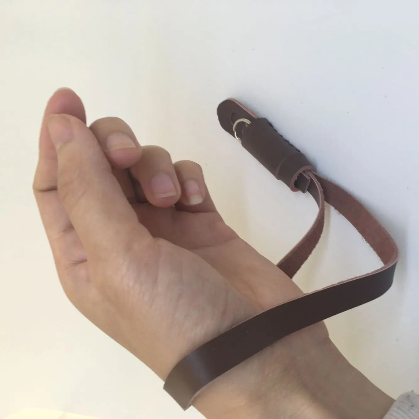 Кожаный ремешок на запястье для камеры из ПУ кожи с коричневой металлической